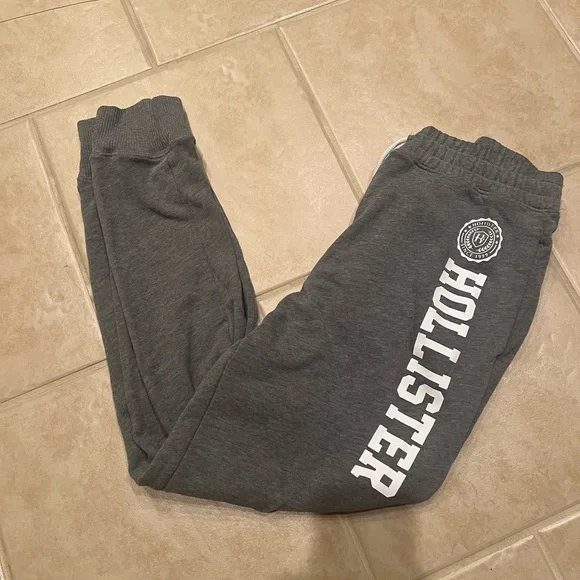 Small women’s gray hollister joggers! - Picture 2 of 3